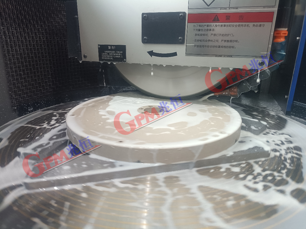 機械加工實景照片 13：平麵磨（立軸圓台旋轉式）